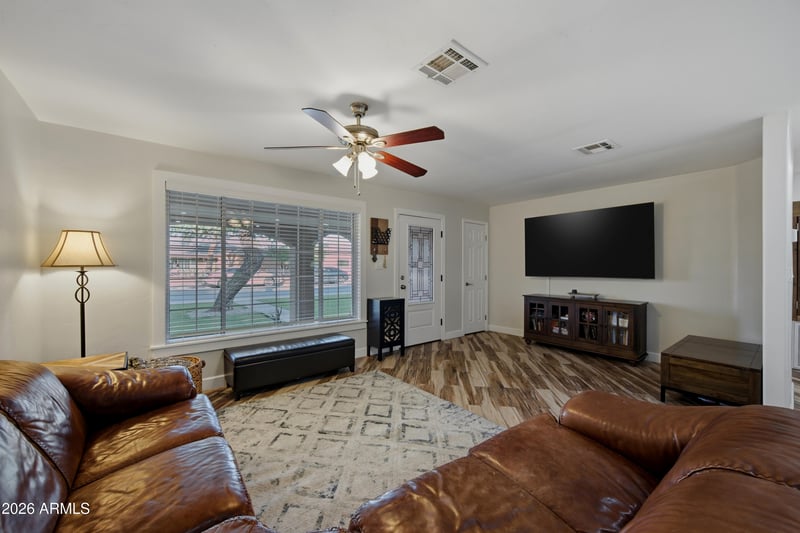 2422 N 37th St, Phoenix, AZ 85008