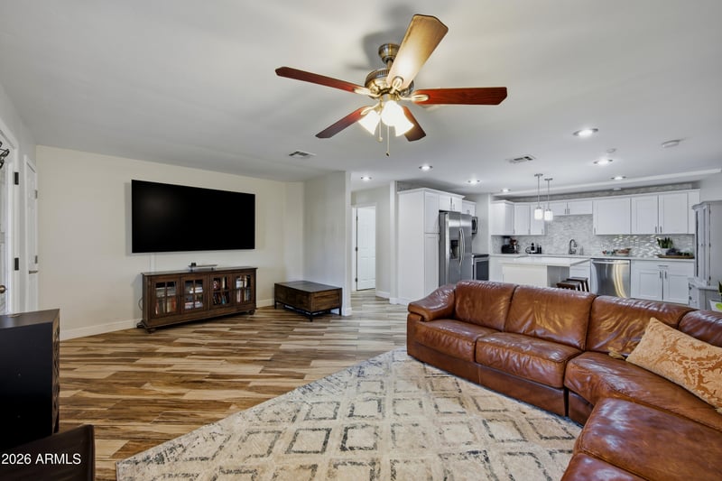 2422 N 37th St, Phoenix, AZ 85008