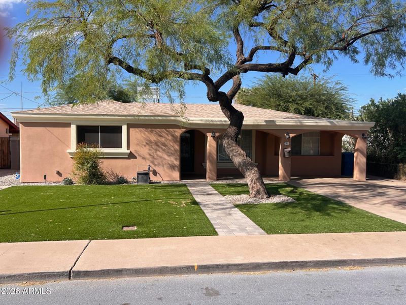 2422 N 37th St, Phoenix, AZ 85008