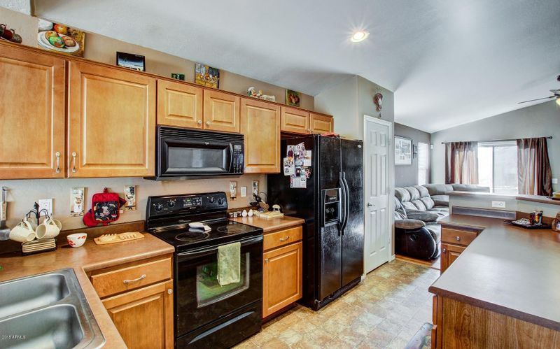 2422 S 65th Dr, Phoenix, AZ 85043