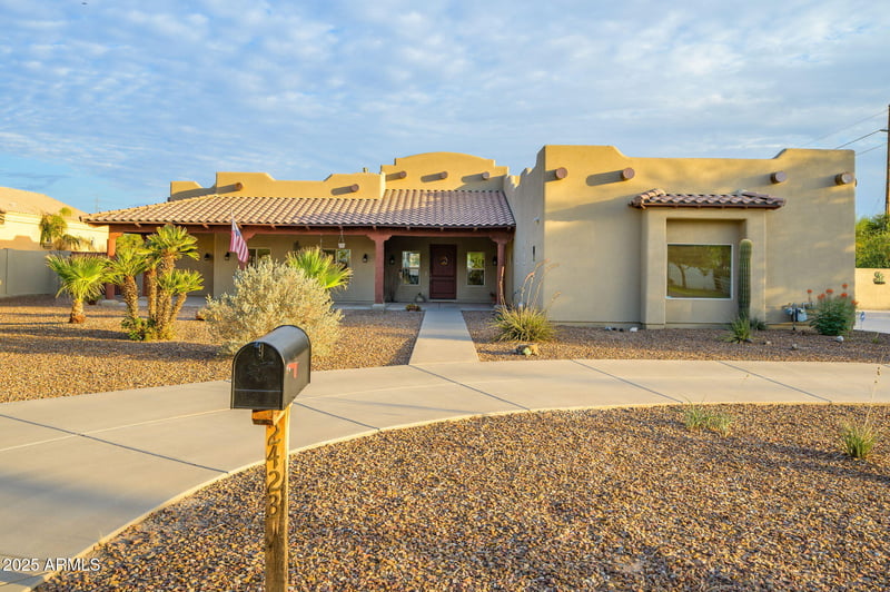 2423 Arrowhead Trl, Gilbert, AZ 85297
