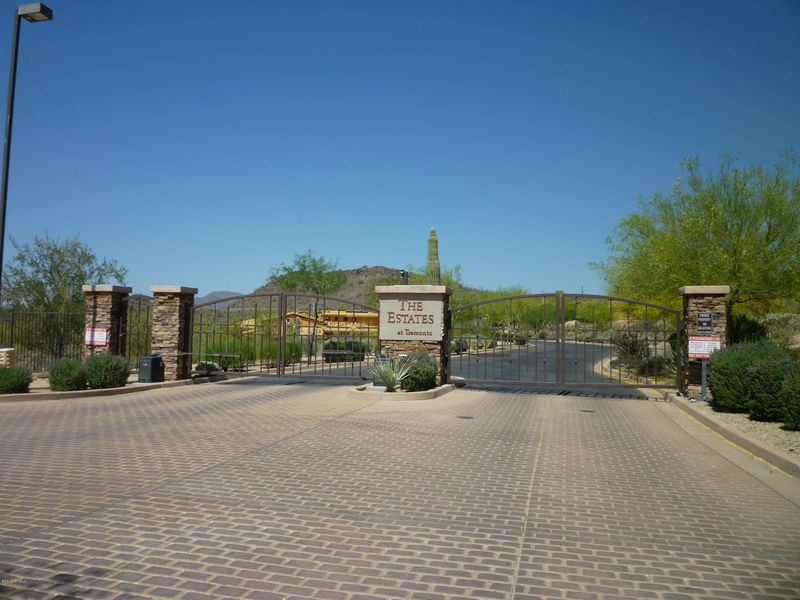 2423 W Espartero Way #11, Phoenix, AZ 85086