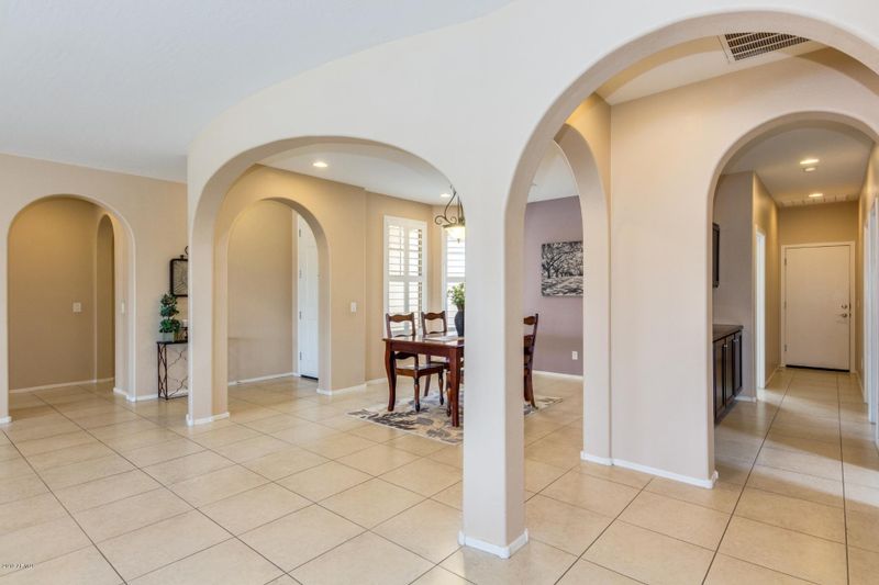 2424 W Hayduk Rd, Phoenix, AZ 85041