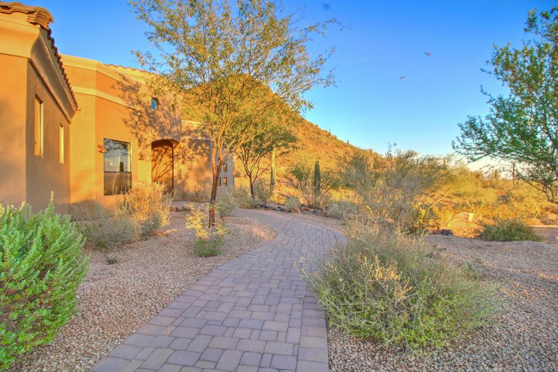 2424 W Restin Rd, Phoenix, AZ 85086