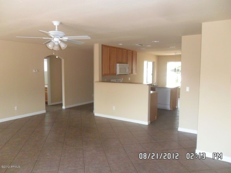 2425 E Mobile Ln, Phoenix, AZ 85040