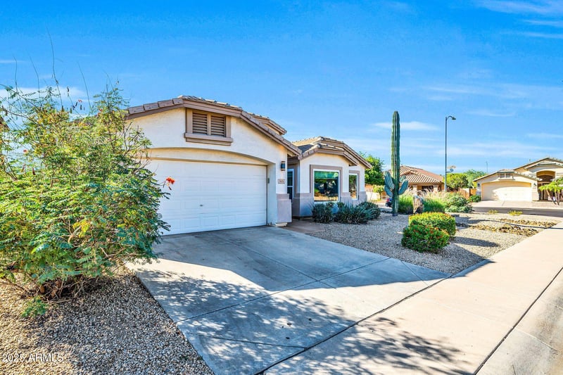 2425 Hedgehog Pl, Phoenix, AZ 85085