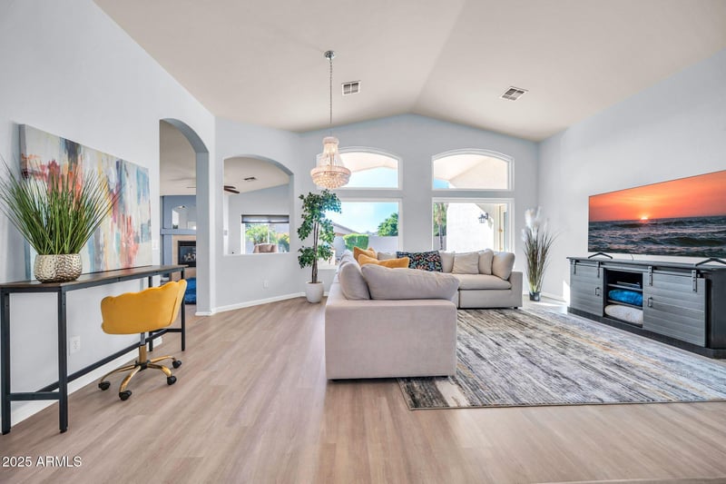 2425 Hedgehog Pl, Phoenix, AZ 85085