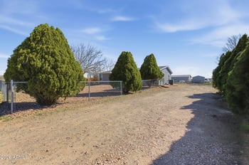 24275 Cleveland St, Paulden, AZ 86334