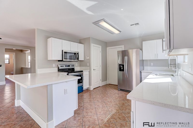 2428 W Bloch Rd, Phoenix, AZ 85041
