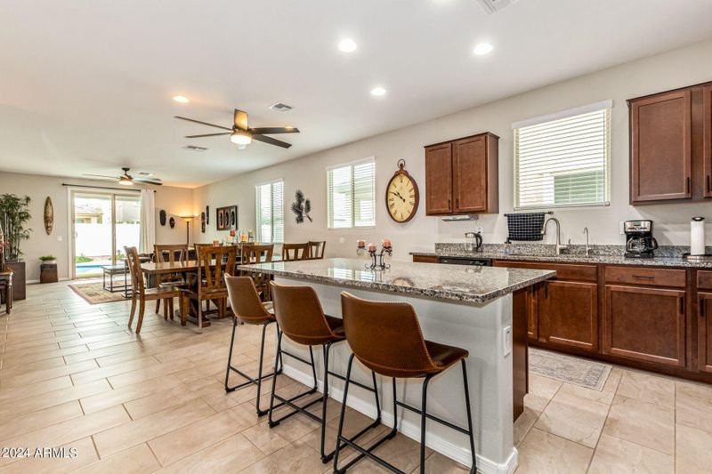 2429 E Alta Vista Rd, Phoenix, AZ 85042