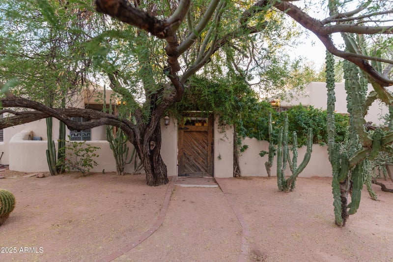 2430 N 56th St, Phoenix, AZ 85008