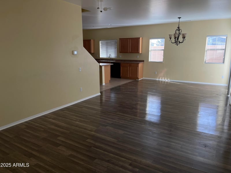 2431 83rd Dr, Phoenix, AZ 85037