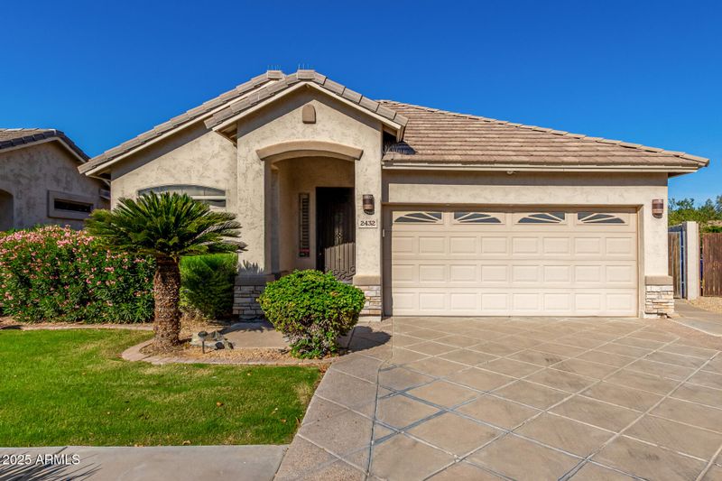 2432 E Darrel Rd, Phoenix, AZ 85042
