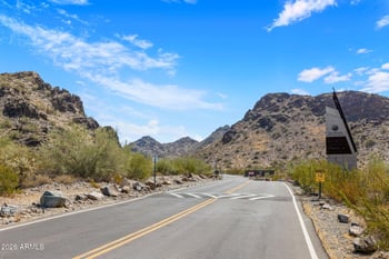 2432 Piestewa Peak Dr, Phoenix, AZ 85016