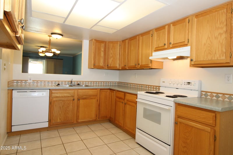 2432 Eugie Ave, Phoenix, AZ 85029