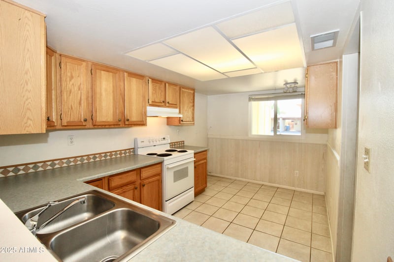 2432 Eugie Ave, Phoenix, AZ 85029