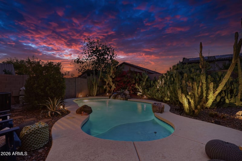 2432 W Oberlin Way, Phoenix, AZ 85085