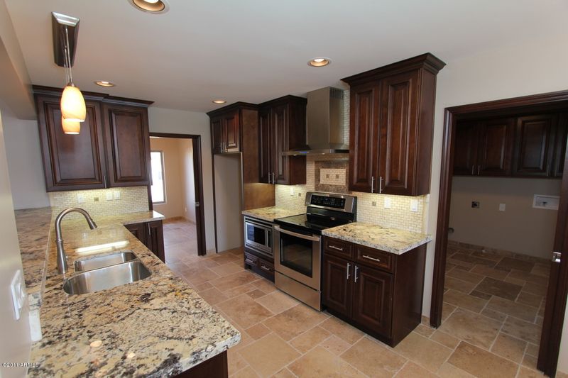 2433 E Cinnabar Ave, Phoenix, AZ 85028