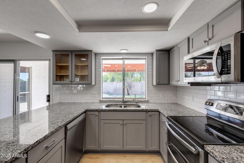2433 E Enrose St, Mesa, AZ 85213