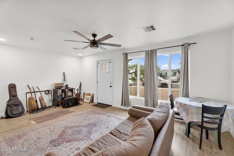 2434 37th Way, Phoenix, AZ 85008