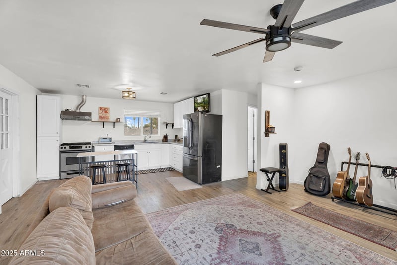2434 37th Way, Phoenix, AZ 85008