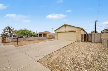 2434 Roeser Rd, Phoenix, AZ 85040
