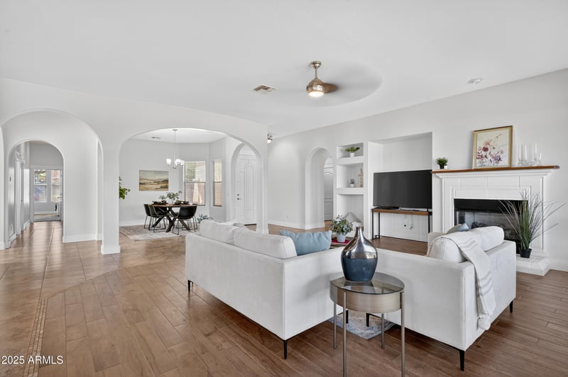 2436 Kachina Trl, Phoenix, AZ 85041