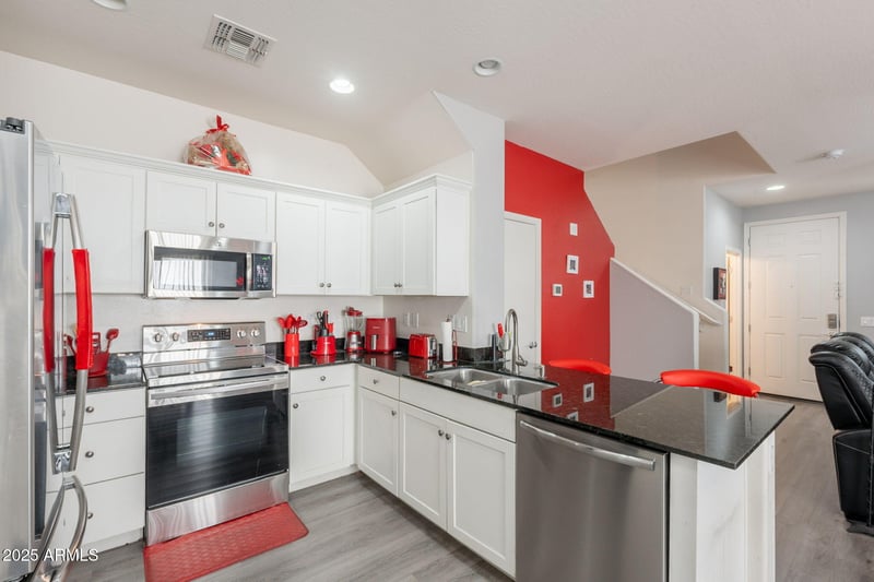 2437 73rd Dr, Phoenix, AZ 85035