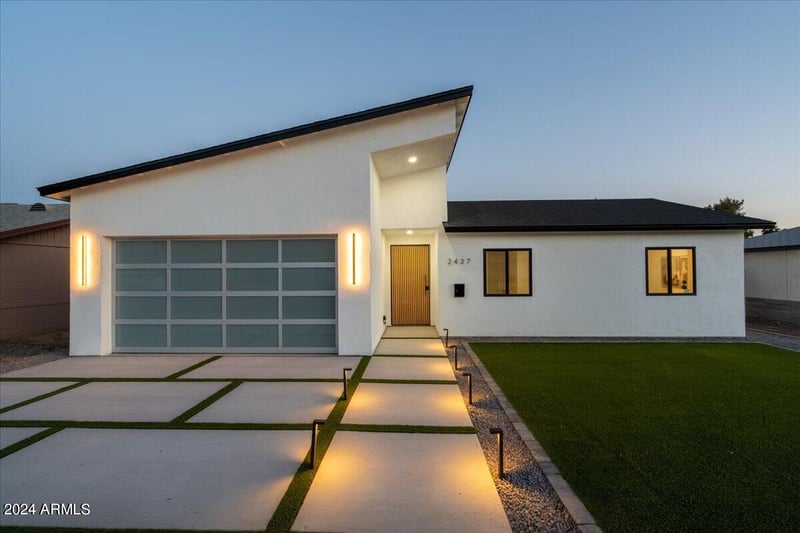 2437 E Highland Ave, Phoenix, AZ 85016