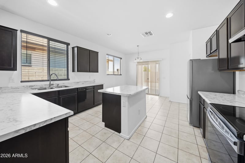 2437 S 73rd Dr, Phoenix, AZ 85043