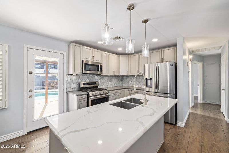 2439 E Minnezona Ave, Phoenix, AZ 85016