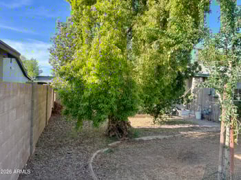 2439 Freeway Ln, Phoenix, AZ 85021