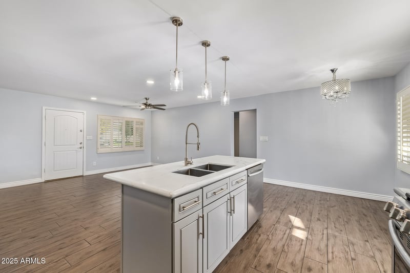 2439 Minnezona Ave, Phoenix, AZ 85016