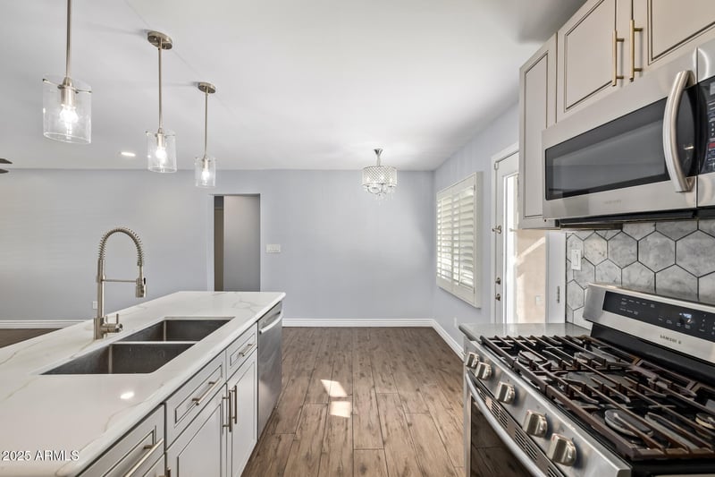 2439 Minnezona Ave, Phoenix, AZ 85016