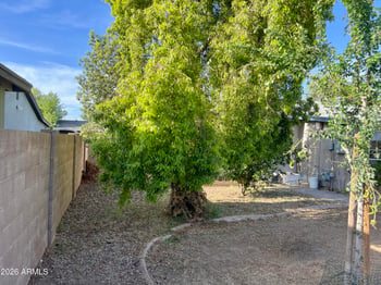 2439 Freeway Ln, Phoenix, AZ 85021