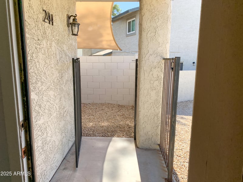 244 Ponderosa Ln, Phoenix, AZ 85022