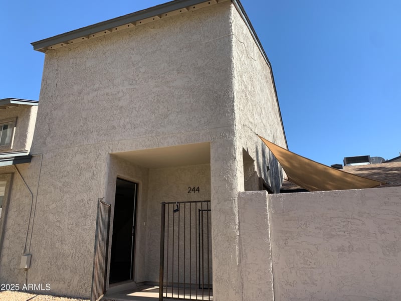 244 Ponderosa Ln, Phoenix, AZ 85022