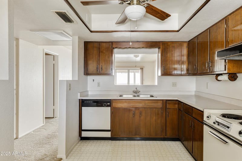 2440 Rue De Lamour Ave, Phoenix, AZ 85029