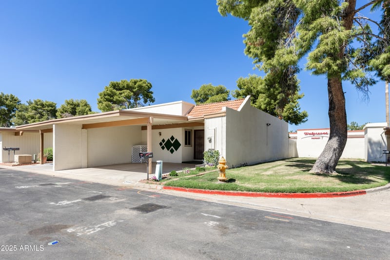 2440 Rue De Lamour Ave, Phoenix, AZ 85029