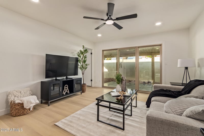 2440 Rue De Lamour Ave, Phoenix, AZ 85029