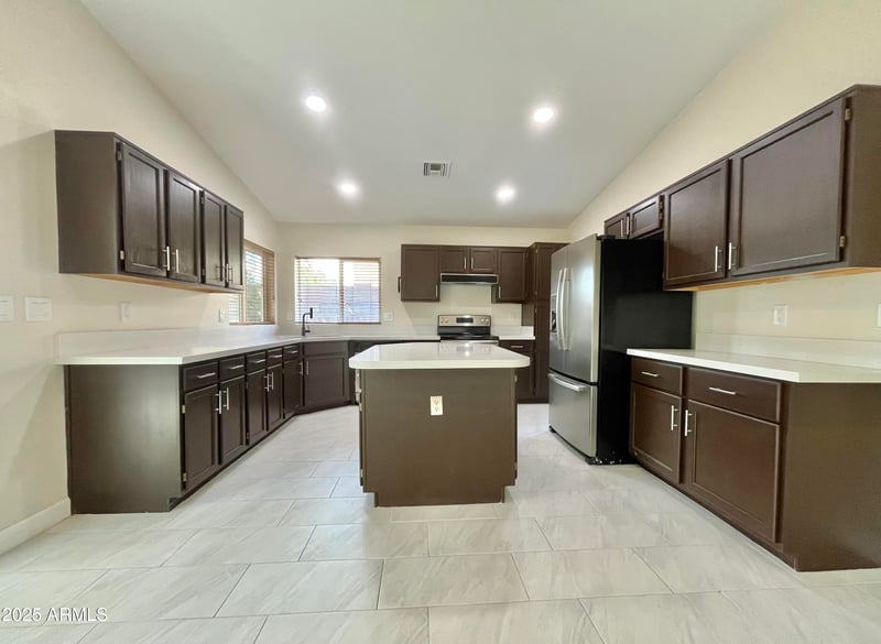 24414 40th Ln, Glendale, AZ 85310