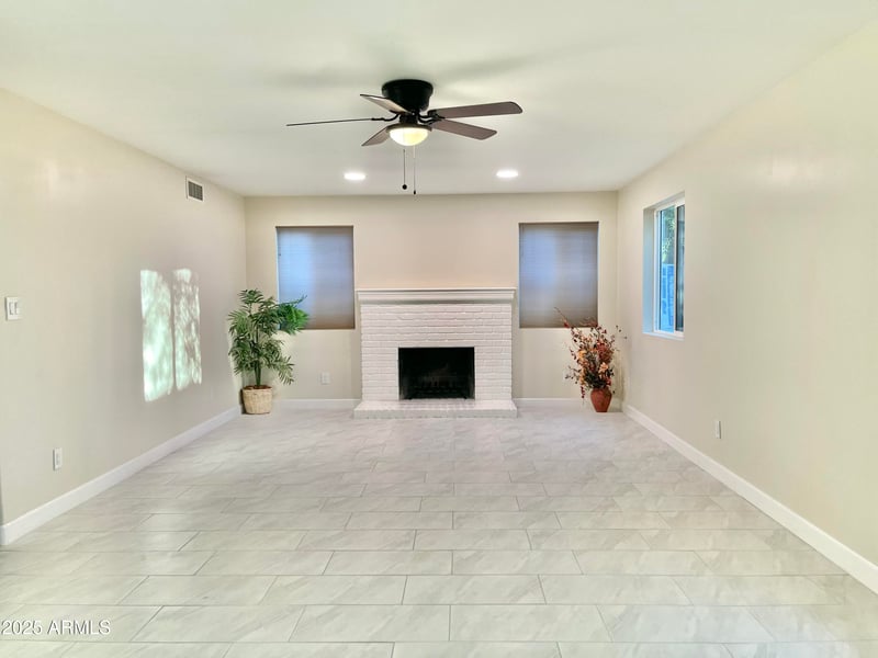 24414 40th Ln, Glendale, AZ 85310