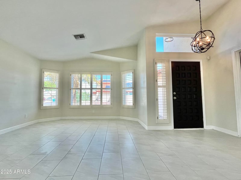 24414 40th Ln, Glendale, AZ 85310