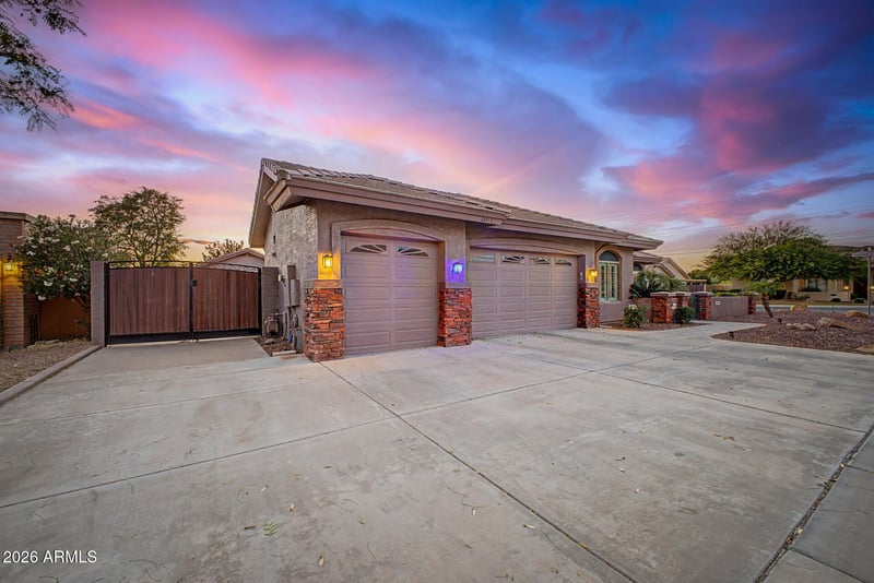 24414 N 43rd Dr, Glendale, AZ 85310