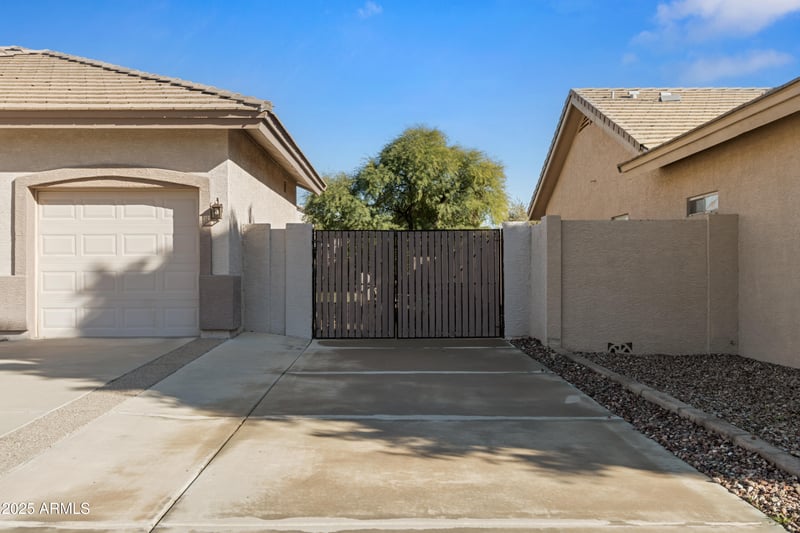 24415 43rd Dr, Glendale, AZ 85310