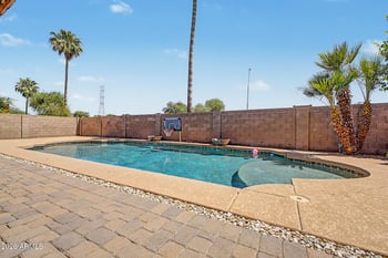 24419 39th Ln, Glendale, AZ 85310