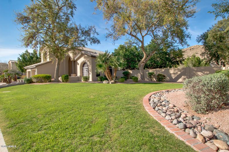 2442 E Silverwood Dr, Phoenix, AZ 85048