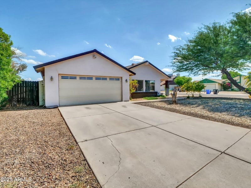 2442 Le Marche Ave, Phoenix, AZ 85023