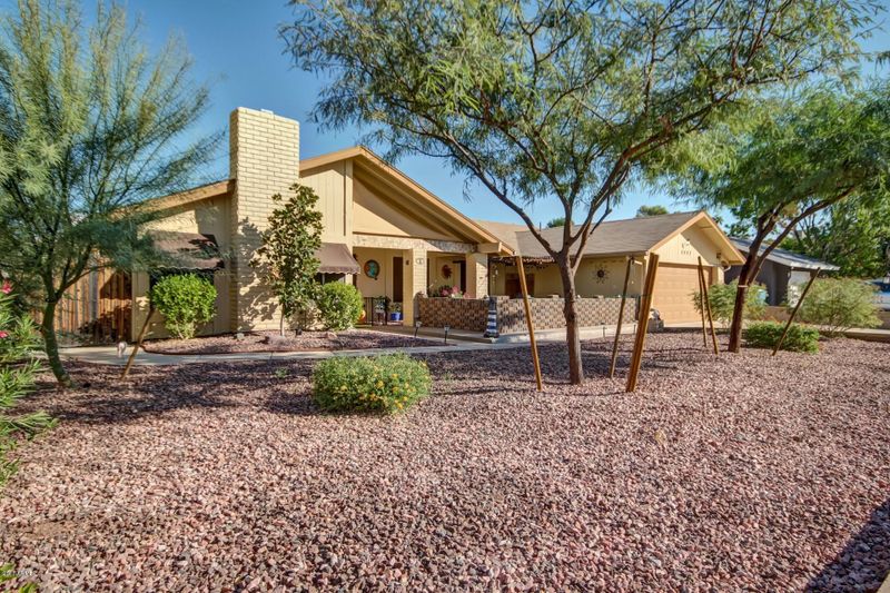 2442 W Acoma Dr, Phoenix, AZ 85023