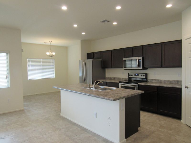 2445 E Tamarisk Ave, Phoenix, AZ 85040